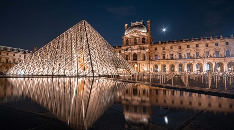 Branża turystyczna pozostaje w tyle w procesie cyfryzacji. Sztuczna inteligencja mogłaby znacznie ułatwić planowanie podróży