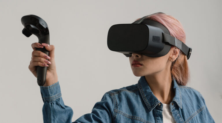 Ćwiczenia na bieżni dają mniej korzyści niż chociaż kilkuminutowy spacer na świeżym powietrzu. Wirtualna rzeczywistość może poprawić te wyniki