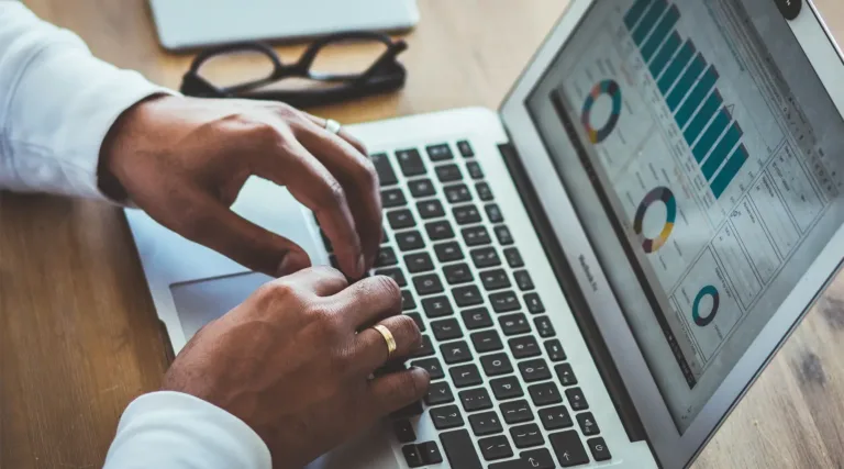 Handel internetowy będzie rósł w najbliższych latach w tempie kilkunastoprocentowym. Napędza go inflacja, ale też nowinki technologiczne