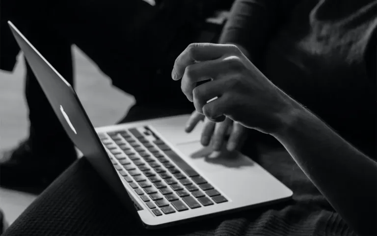 Reforma unijnego rynku cyfrowego coraz bliżej. Największe platformy internetowe mają cztery miesiące na dostosowanie się do zmian